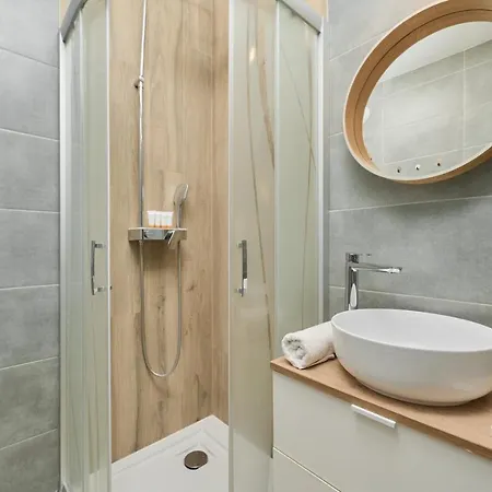 Apartment Na Grobli Riverside & Free Garage By Renters